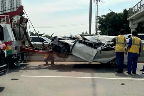 Mobil Tabrak Truk di Tol JORR, Dua Penumpang Tewas