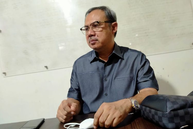 Pakar hukum dari Universitas Airlanga, Prof. Dr. Nur Basuki Minarno  diminta keterangan sebagai  saksi ahli oleh Penyidik Tipikor Satreskrim  Polres Jember terkait kasus pemotongan honor relawan  Covid-19  