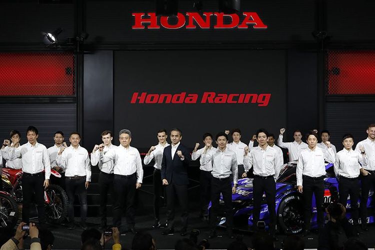 Seluruh pebalap Honda berkumpul saat pengumuman program balap yang diikuti Honda sepanjang tahun 2019.