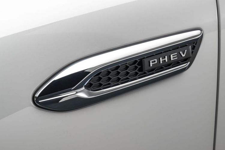 Ilustrasi plug-in hybrid electric vehicle (PHEV)