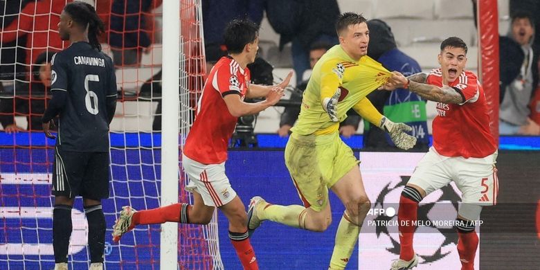 Kiper Benfica asal Ukraina Anatoliy Trubin merayakan gol keempat timnya pada laga pekan ke-8 fase liga Liga Champions antara SL Benfica dan Real Madrid CF di Estadio da Luz di Lisbon pada 28 Januari 2026.