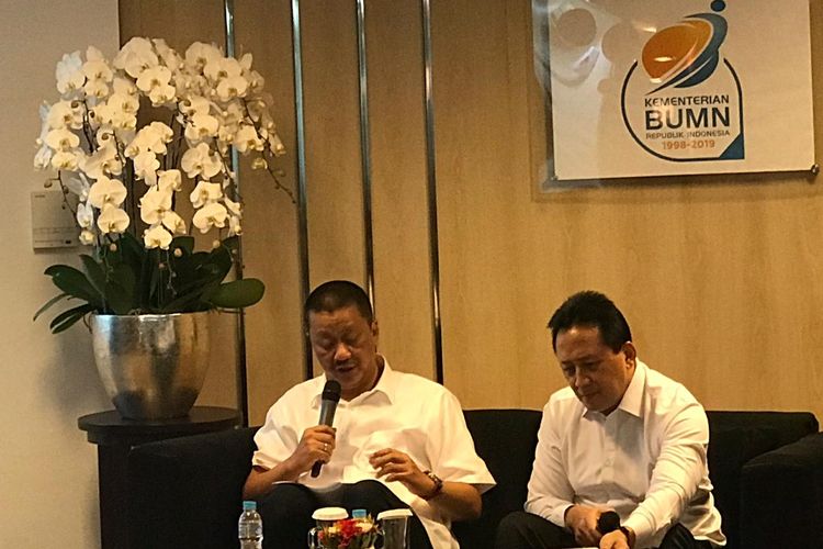 Direktur Utama Irfan Setiaputra dan Komisaris Utama Garuda Indonesia Triawan Munaf di Kementerian BUMN, Jakarta, Jumat (24/1/2020).