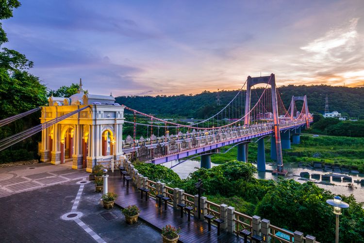 Daxi Suspension Bridge di Taoyuan,Taiwan. Berikut tiket pesawat murah Jakarta-Taiwan 2024