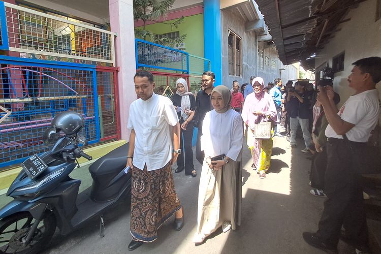 Pakai Sarung Batik Saat Mencoblos, Cawalkot Solo Respati Ardi: 