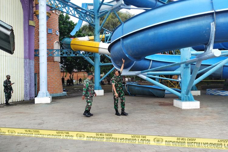 Lokasi kejadian ambrolnya perosotan di Kenjeran Park Surabaya yang menelan belasan korban, Sabtu (7/5/2022).