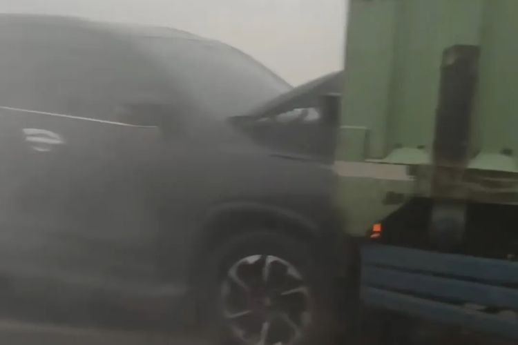 Kabut Asap Diduga Picu Kecelakaan di Barito Kuala: Warga Dengar Bunyi Brak, 2 Mobil Rusak