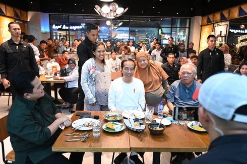 Jokowi Ajak Menteri Makan Malam dan Sapa Masyarakat Makassar di Mal