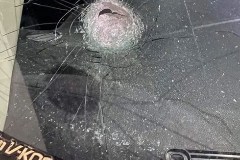 Viral Video Diduga Kaca Mobil Dilempar Batu di Karanganyar, Polisi: Belum Ada Laporan