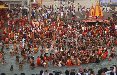 1.000 Orang Mandi Massal di Sungai Gangga Positif Covid-19 ...