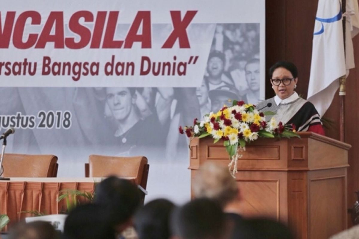 Menteri Luar Negeri (Menlu) RI, Retno LP Marsudi, saat menjadi pembicara kunci dalam Kongres Pancasila X, Kamis (23/8) di Balai Senat UGM.