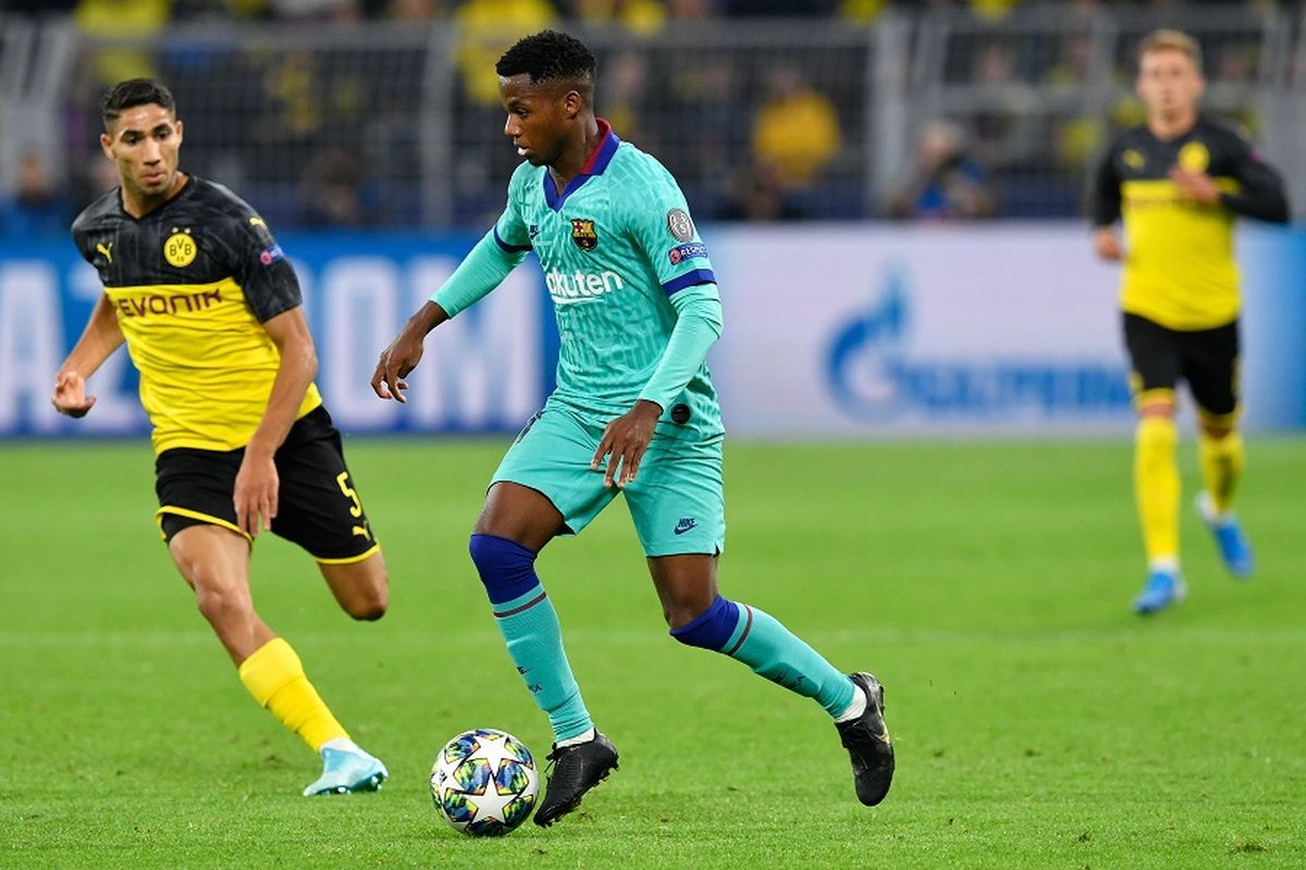 Pemain Barcelona Ansu Fati menguasai bola dalam pertandingan Grup F Liga Champions, Borussia Dortmund vs FC Barcelona di Dortmund, Jerman pada 17 September 2019. 