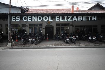 Perjalanan Bisnis Es Cendol Elizabeth, dari Gerobak sampai Hadir di Mal