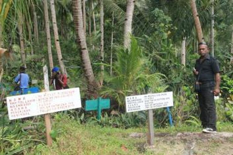 Kuburan nelayan asing yang bekerja di PT Pusaka Benjina Resources yang beralamat di Pulau Benjina, Kabupaten Kepulauan Aru, Maluku, seperti yang terpantau pada awal April lalu. Sejak perusahaan itu berdiri pada 2007, jumlah pekerja asing yang meninggal sebanyak 77 orang.