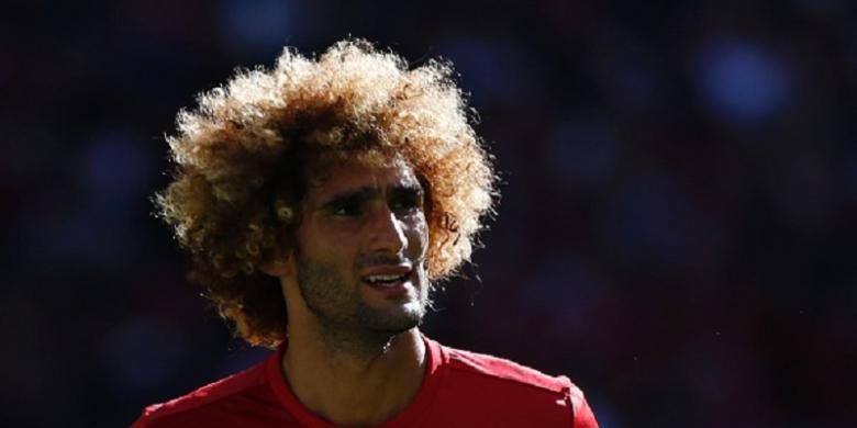 Aksi gelandang Man United, Marouane Fellaini, dalam laga Community Shield kontra Leicester City, Minggu (7/8/2016). Pada pertandingan itu, Man United meraih kemenangan dengan skor 2-1.