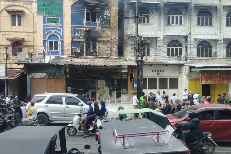 Kebakaran Toko Cat di Medan, 1 Perempuan Tewas Terjebak di Lantai Atas