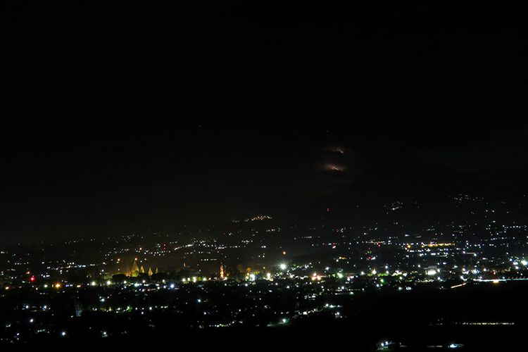 Panorama malam di Spot Riyadi.