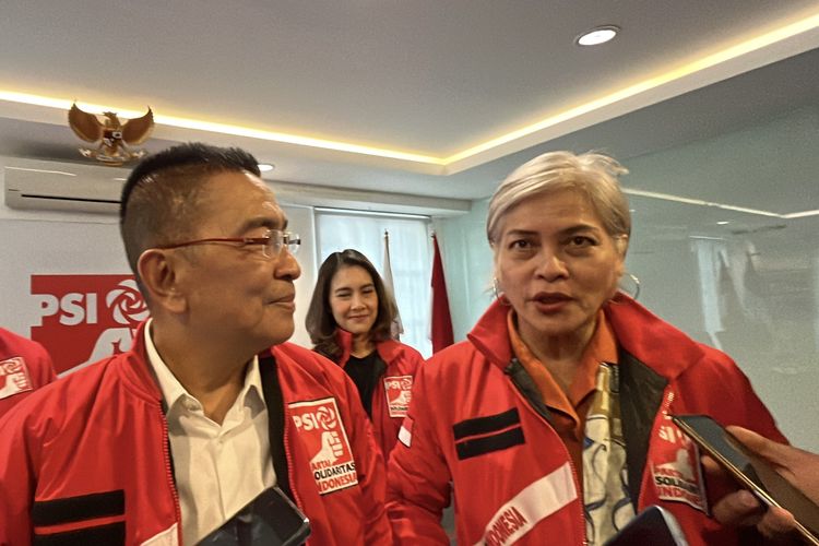 Aktivis perempuan Irma Hutabarat dan mantan Direktur Televisi Republik Indonesia (TVRI) Helmy Yahya saat ditemui di Kantor DPP PSI, Wahid Hasyim, Jakarta Pusat, Senin (22/5/2023).