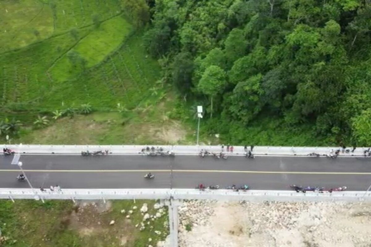 Jembatan Rowari di JJLS kawasan Kapanewon Tepus, Playen, Gunungkidul