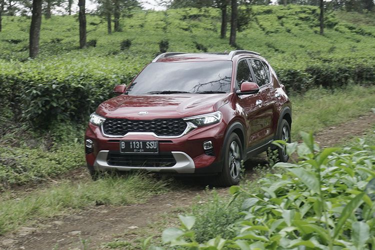 Review KIA Sonet ke luar kota. LSUV terbaru ini menawarkan beragam fitur yang bersaing di kelasnya