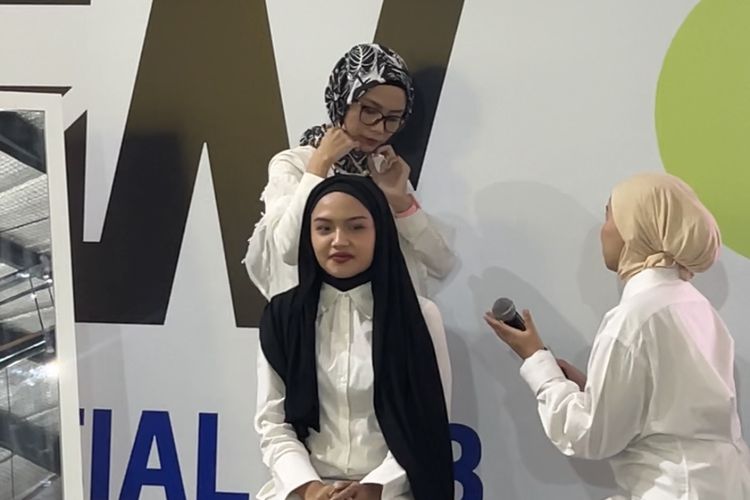 1. Lapisi inner hijab dengan pashmina