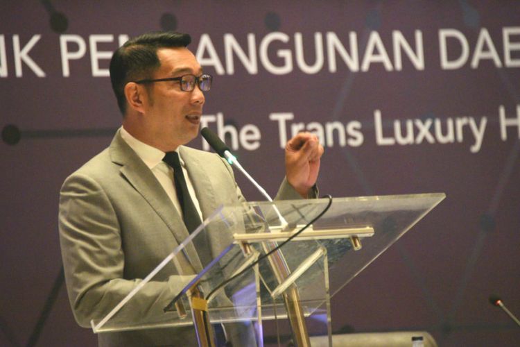 Gubernur Jawa Barat Ridwan Kamil saat berbicara dalam RUPS Bank Jabar di The Trans Luxury Hotel, Bandung, Selasa (30/4/2019).