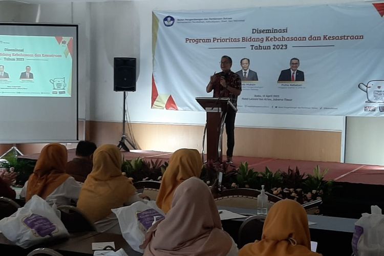 Putra Nababan selaku anggota Komisi X DPR RI saat hadir dalam Diseminasi Program Prioritas Bidang Kebahasaan dan Kesastraan pada Rabu (12/4/2023) di Jakarta Timur.
