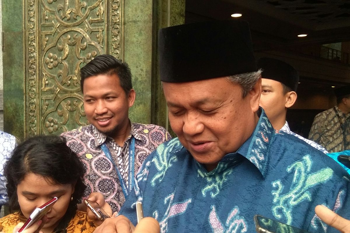 Gubernur BI Perry Warjiyo update perkembangan moneter terkini di Kompleks BI, Jakarta, Jumat (22/11/2019)