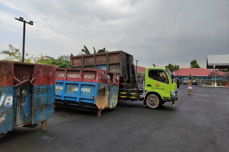 Kontainer sampah Dinas Lingkungan Hidup Kota Bandar Lampung yang sedang diusut kejaksaan lantaran diduga terjadi pidana korupsi, Rabu (23/11/2022).