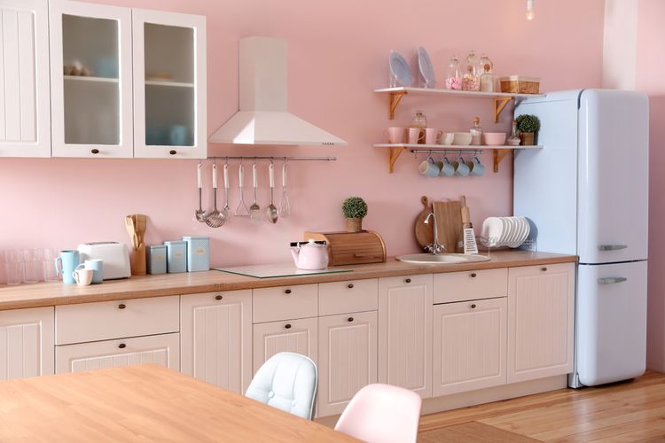 Ilustrasi dapur dengan nuansa warna merah muda. 