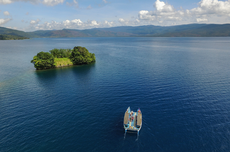 Menjelajahi Danau Matano di Sulawesi Selatan, Bisa Main Kayak
