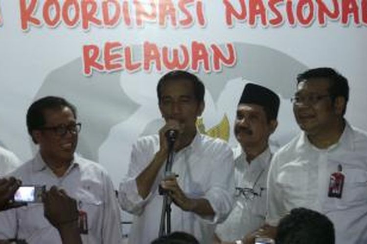 Bakal capres PDI-P Joko Widodo saat meresmikan posko tim koordinasi nasional Jokowi-JK, di Teuku Cik Di Tiro, Menteng, Jakarta, Senin (26/5/2014).