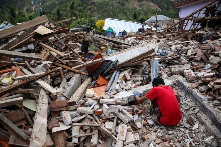 Sejumlah bangunan rumah rusak akibat gempa di desa Menggala, Kecamatan Pemenang, Lombok Utara, Rabu (8/8/2018) akibat gempa bumi berkekuatan 7 pada skala richter (SR).