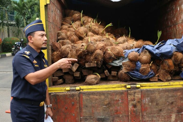 Selama Januari hingga Februari 2018, Bea Cukai Banten menindak 26 upaya penyelundupan beberapa barang ilegal di Pelabuhan Merak.