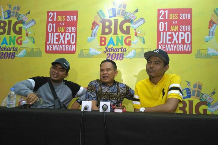 (Dari kiri ke kanan) Para personel grup musik WALI, Tomi, Faank, dan Ovie saat ditemui sebelum tampil dalam acara Big Bang Jakarta di Jiexpo, Kemayoran, Jakarta Pusat, Sabtu (28/12/2018) malam.