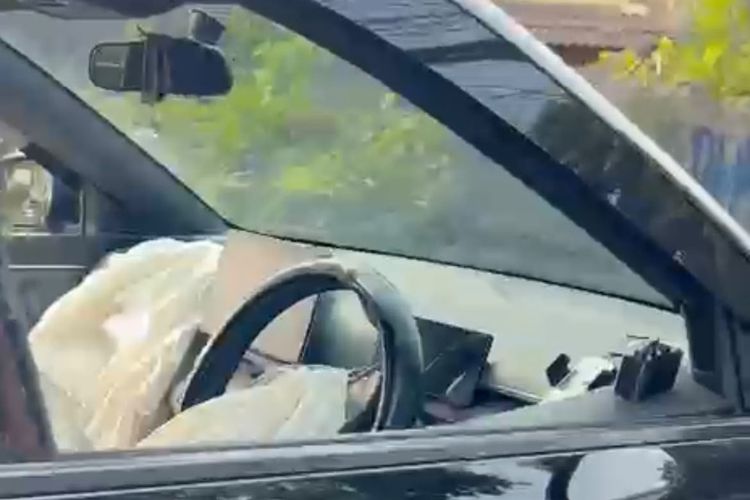 BYD Atto 1 Tabrak Samping, Kenapa Airbag Bisa Mengembang?