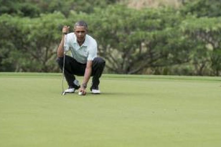 Presiden Barack Obama saat bermain golf dengan Perdana Menteri Malaysia Najib Razak di Corps Base Marinir di Hawaii pada hari Rabu (24/12/2014) lalu.