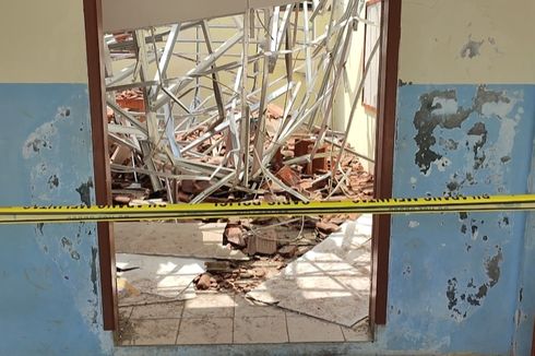 Atap SMP Negeri di Cirebon Ambruk, 6 Pelajar Terluka
