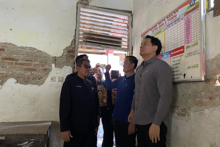 Lucky Hakim Lobi Mendikdasmen RI Perbaiki 202 SD Rusak di Indramayu