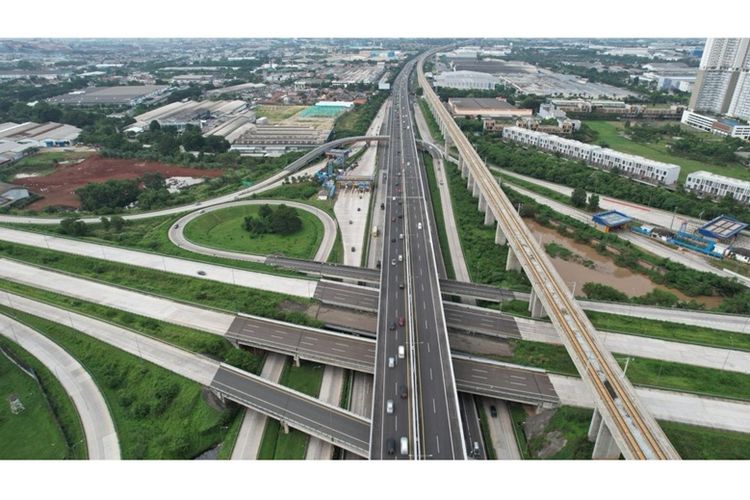 Foto udara Jalan Tol Cimanggis-Cibitung yang dikelola PT Cimanggis Cibitung Tollways (CCT). PT Waskita Karya resmi melepas 35 persen saham CCT kepada PT Bakrie Toll Indonesia dengan total nilai transaksi Rp3,28 triliun.