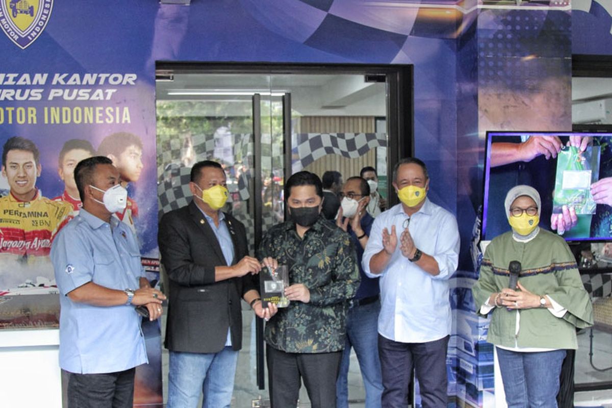 BNI dan Ikatan Motor Indonesia (IMI) tandatangani nota kesepahaman (MoU) untuk terbitkan kartu kredit, debit, dan TapCash berlogo IMI, Jumat (10/9/2021).