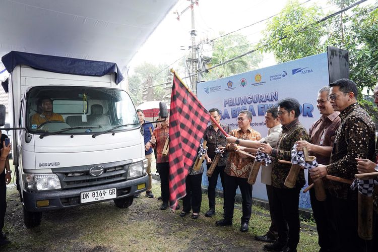 Mendag bersama Wamendes PDT juga melakukan pelepasan ekspor produk kakao fermentasi senilai Rp 2,4 miliar ke Prancis, Desa Devisa Benih Bandeng Buleleng mengekspor benih bandeng senilai Rp 45 juta ke Filipina, sementara Desa Devisa Benih Hortikultura Bali mengekspor buah, sayur, dan bunga senilai Rp 6 juta ke Singapura.
