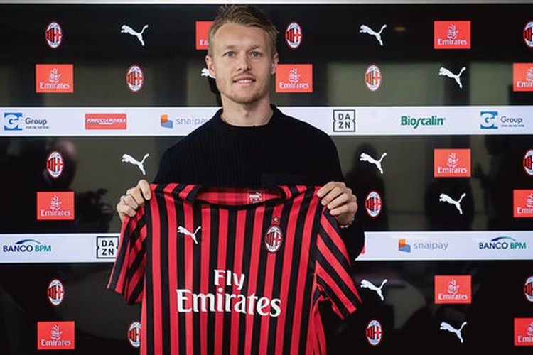 Bek asal Denmark, Simon Kjaer, resmi bergabung ke AC Milan dengan status pinjaman dari Sevilla.