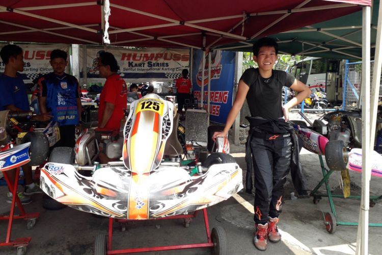 Ethan Jeremy Ojong (14), seorang pegokart usia belia yang tampil di kejuaraan gokart Eshark Rok Cup Indonesia 2018 di Sirkuit Karting Sentul, Bogor, Minggu (2/9/2018).