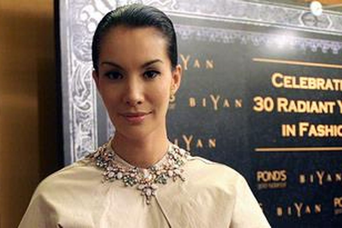 Nadya Hutagalung bangga karena pernah menjadi bagian dari perjalanan 30 tahun Biyan berkiprah di dunia fashion Indonesia.