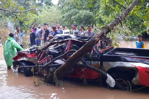 Detik-detik Mujiburahman Terseret Banjir Bersama Mobil, Korban Parkir di Tengah Sungai Kering