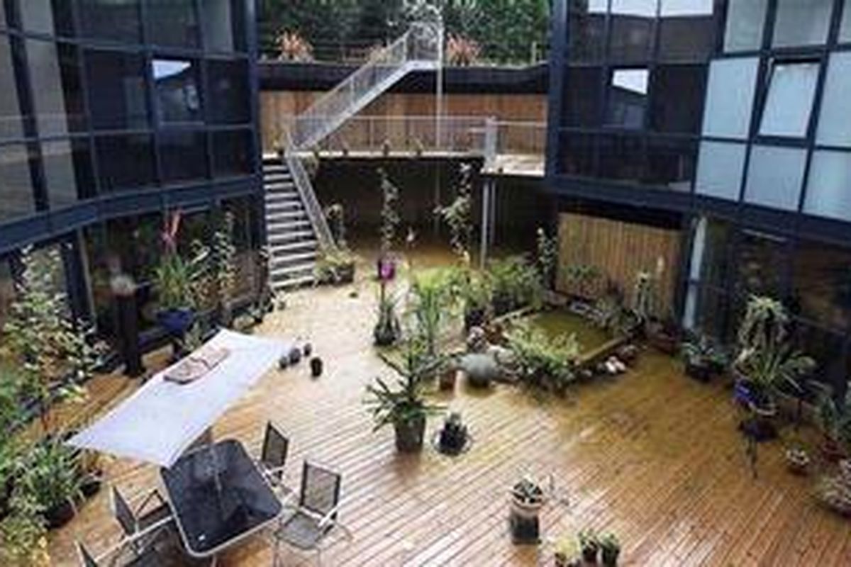 Berada di tengah bukit kecil di Sidmouth, Devon, rumah bekas waduk itu dihargai 1,25 juta pound sterlling atau lebih dari Rp 18 miliar.