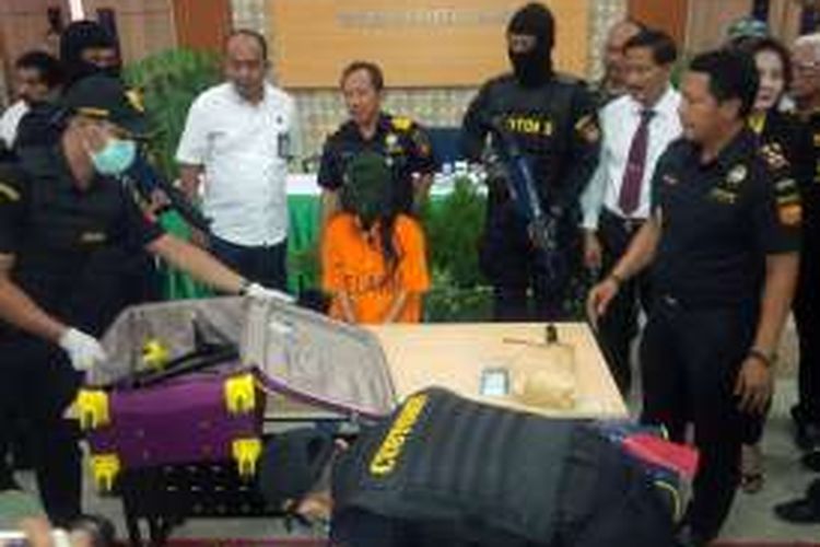 TKI asal Jember selundupkan sabu melalui Bandara Internasional Juanda, Surabaya.