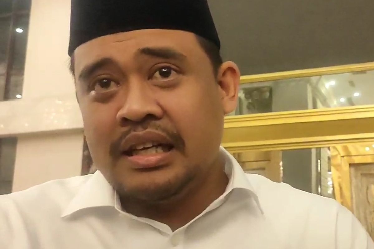 Gubernur Sumut, Bobby Nasution saat ditanya wartawan di Regale Convention Center, Sabtu (8/3/2025) malam.  