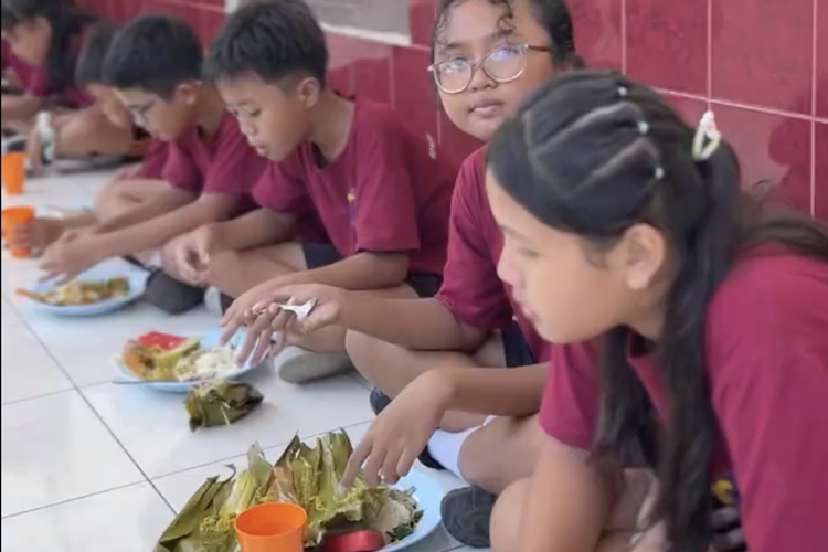 Melihat SD Kanisius Pucangwasit Solo, Siswa Makan Bergizi dari Hasil Kebun Sendiri