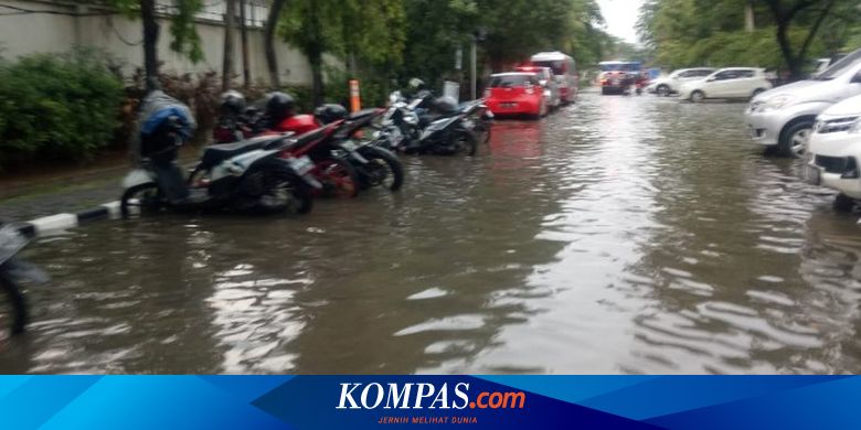 Hujan Deras Jalan Daan  Mogot  Jakbar Tergenang 30 Cm
